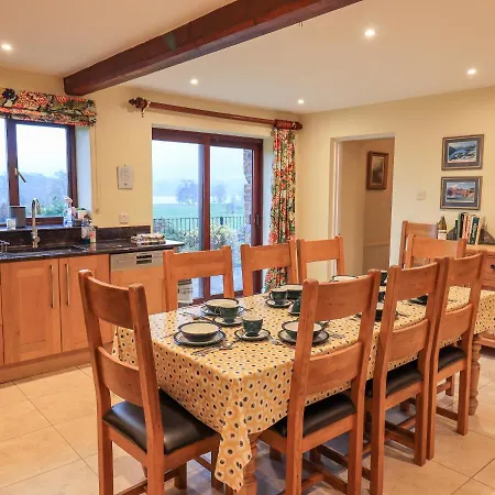 House Semesterbostad